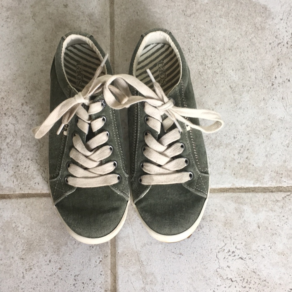 Green Lace up sneakers